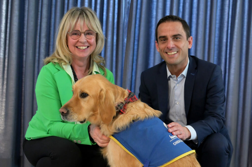 Un homme, une femme et un chien