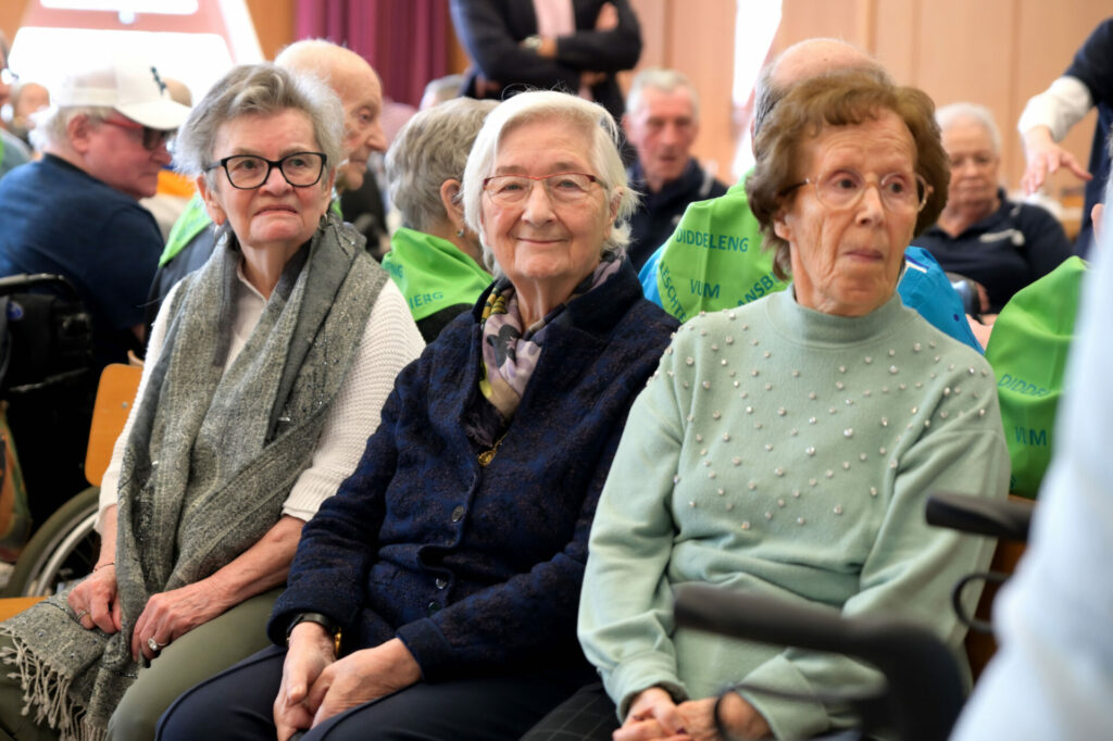 trois femmes spectatrices