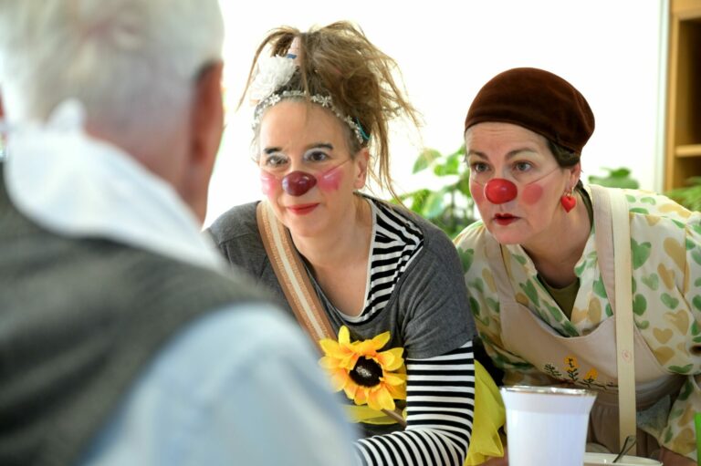 Deux femmes clowns